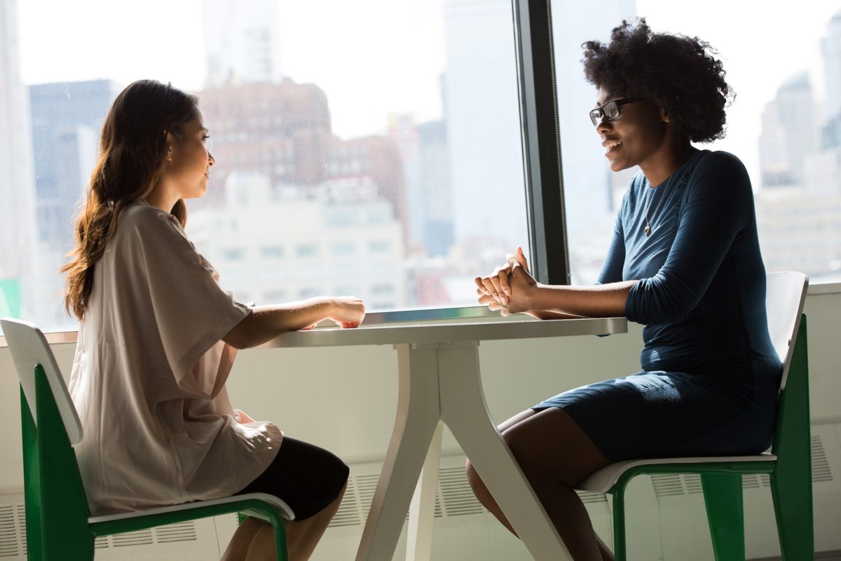 Pratiquer l'écoute active en s'intéressant à la personne