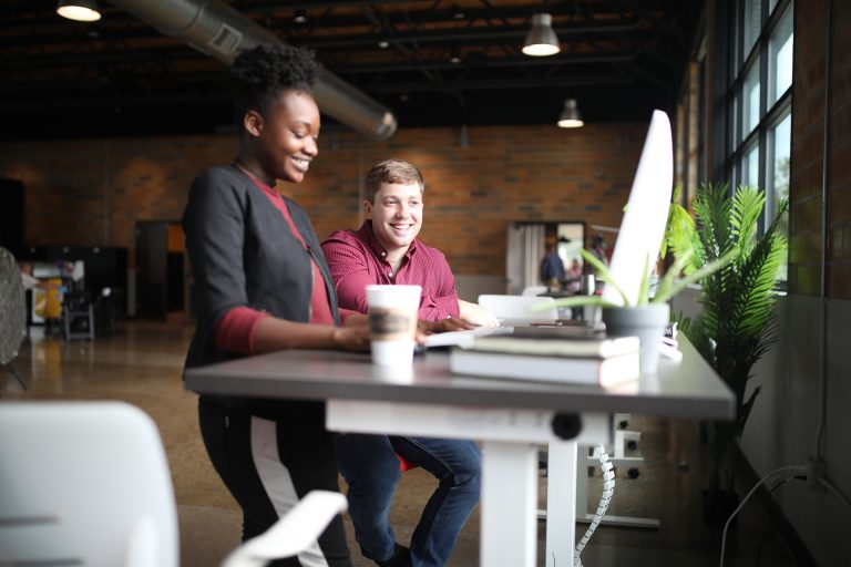 Comment s’y prendre avec les jeunes générations au travail ? (génération Z)